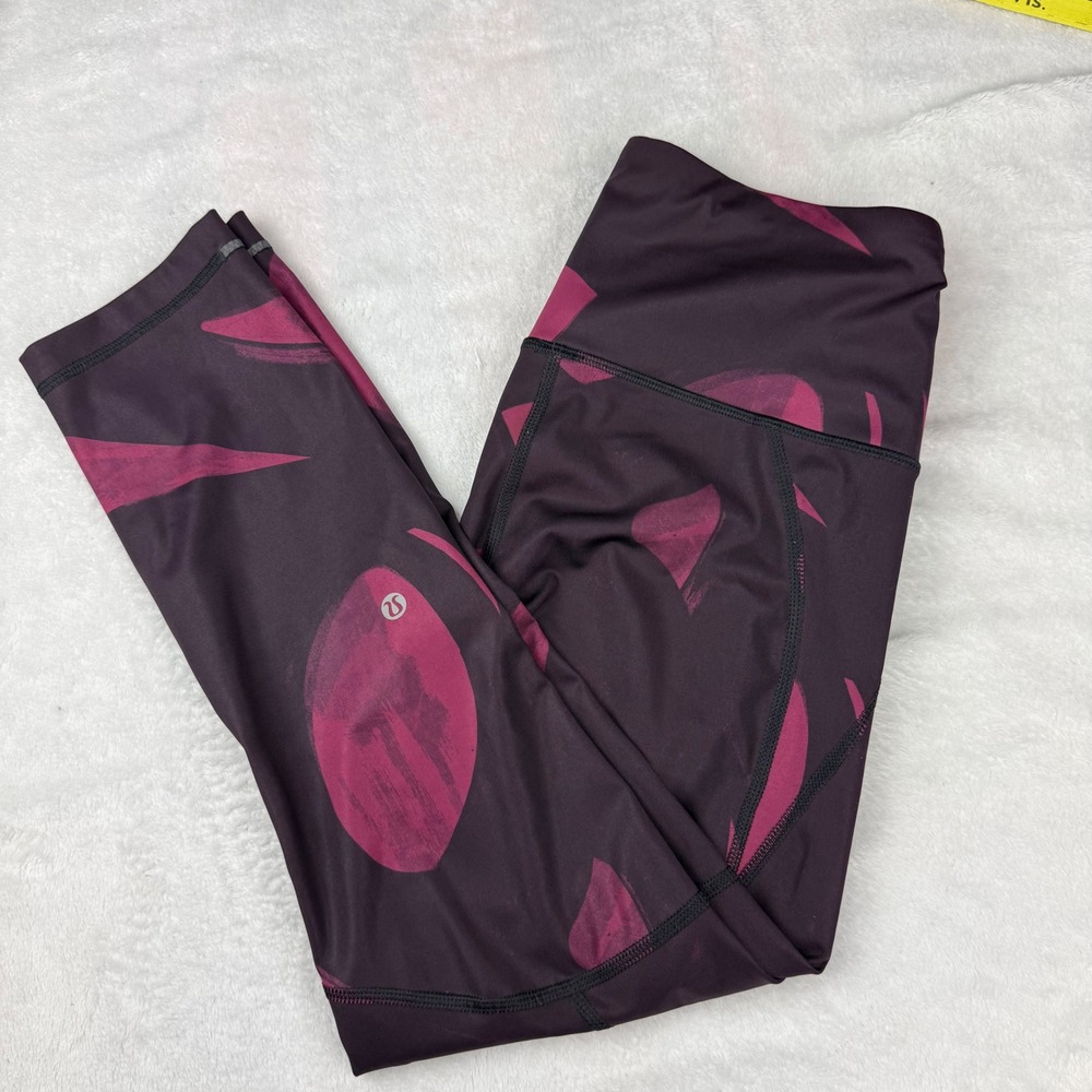 Lululemon High Rise Leggings Sz 6 Burgundy Black Abstract Print Zip Pocket Crop